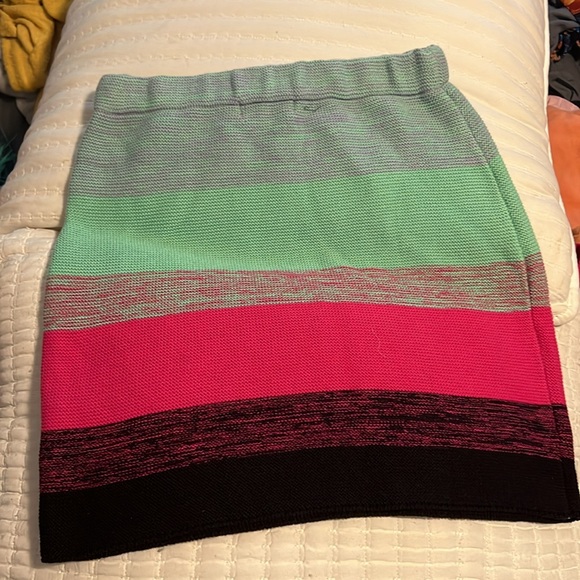 Teal skirt with fluffy bottom - Picture 2 of 2